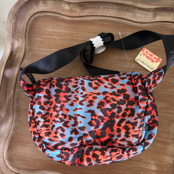 Free People FP Movement Quilted Animal Print Sling Bag NWT - Picture 3 of 5